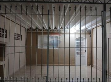 Casa · 96m² · 2 Quartos · 2 Vagas · Casa 2 dormitórios no Bosque dos Eucaliptos, cozinha ampla e quintal. Ótima localização. Aluguel R$