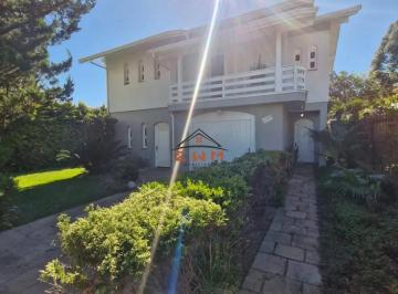 Casa · 266m² · 5 Quartos · 3 Vagas · Casa a venda com 4 dormitórios e 3 vagas no bairro Imigrante em Farroupilha