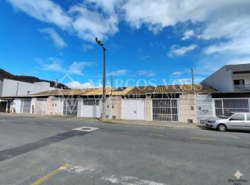 Casa · 59m² · 2 Quartos · 1 Vaga · Casa Geminada na Velha Central com Churrasqueira e Potencial para 3o. Quarto