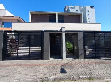 Casa · 197m² · 4 Quartos · 4 Vagas · Sobrado à venda no bairro Santo Antônio - Joinville/SC
