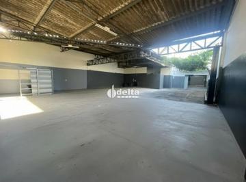 Comercial · 304m² · 3 Vagas · Galpão disponível para locação no bairro Martins em Uberlândia-MG.