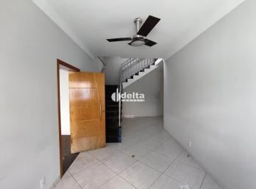Casa · 250m² · 4 Quartos · 3 Vagas · Casa disponível para locação no bairro Nossa Senhora Aparecida em Uberlândia-MG.