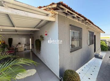 Casa · 145m² · 3 Quartos · 3 Vagas · Casa disponível para locação no bairro Presidente Roosevelt em Uberlândia MG