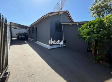 Casa · 145m² · 3 Quartos · 3 Vagas · Casa disponível para locação no bairro Presidente Roosevelt em Uberlândia MG