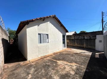 Casa · 240m² · 1 Quarto · 4 Vagas · Casa residencial com 1 quarto disponível para locação no bairro Santa Luzia em Uberlândia-MG