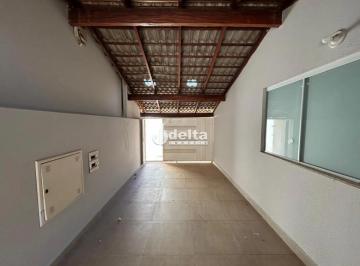 Casa · 120m² · 2 Quartos · 2 Vagas · Casa residencial com 2 quartos disponível para locação no bairro Jardim Holanda em Uberlândia-MG