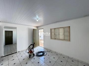 Casa · 300m² · 2 Quartos · 5 Vagas · Casa residencial com 2 quartos disponível para locação no bairro São Jorge em Uberlândia-MG