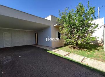 Casa · 220m² · 3 Quartos · 2 Vagas · Casa residencial com 3 quartos sendo 1 suíte, disponível para locação no bairro Jardim Karaíba em Ub