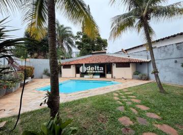 Casa · 340m² · 5 Quartos · 4 Vagas · Casa residencial ou comercial com 5 quartos sendo 2 suíte disponível para locação e venda no bairro 