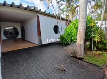 Casa · 312m² · 4 Quartos · 2 Vagas · Casa residencial com 4 quartos sendo 2 suítes disponível para locação no bairro Tabajaras em Uberlân