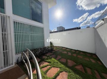 Comercial · 400m² · 8 Quartos · 4 Vagas · Imóvel comercial disponível para locação no bairro Vigilato Pereira em Uberlândia-MG