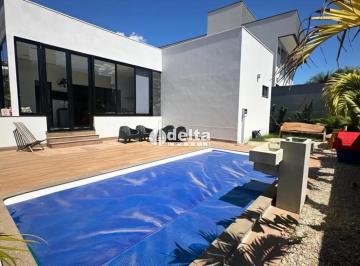 Casa · 490m² · 3 Quartos · 3 Vagas · Casa em condomínio com 3 suítes disponível para locação e venda no bairro Granja Marileusa em Uberlâ