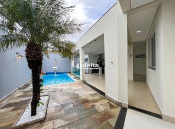 Casa · 350m² · 4 Quartos · 4 Vagas · Casa residencial com 4 suítes disponível para locação no bairro Jardim Karaíba em Uberlândia-MG