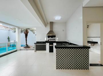 Casa · 350m² · 4 Quartos · 4 Vagas · Casa com 4 suítes e piscina aquecida disponível para locação no bairro Jardim Karaíba em Uberlândia-