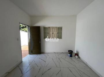 Casa · 300m² · 3 Quartos · 5 Vagas · Casa com 3 quartos sendo 1 suíte disponível para locação no Bairro Shopping Park em Uberlândia-MG