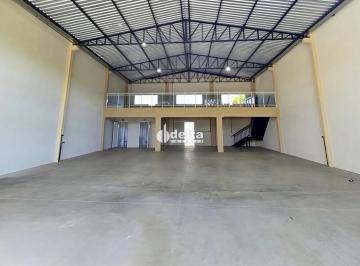 Comercial · 460m² · 6 Vagas · Galpão disponível para locação no bairro Marta Helena em Uberlândia-MG
