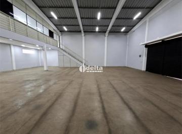Comercial · 460m² · 6 Vagas · Galpão disponível para locação no bairro Marta Helena em Uberlândia-MG