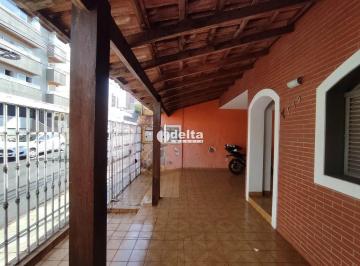 Casa · 360m² · 7 Quartos · 1 Vaga · Casa com 3 quartos sendo 1 suíte residencial disponível para locação no bairro Lídice em Uberlândia-