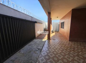 Casa · 310m² · 4 Quartos · 2 Vagas · Casa residencial com 4 quartos sendo 1 suíte disponível para locação no bairro Nossa Senhora Apareci