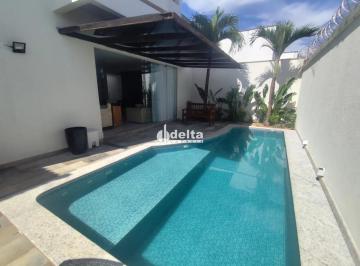 Casa · 332m² · 3 Quartos · 4 Vagas · Casa em condomínio com 3 suítes disponível para locação no bairro Jardim Inconfidência em Uberlândia