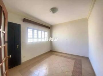 Casa · 157m² · 4 Quartos · 3 Vagas · Casa com 4 quartos sendo 2 suíte disponível para venda no bairro Centro em Uberlândia-MG
