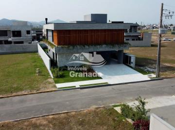 Casa · 352m² · 5 Quartos · Casa com 5 suítes à venda no bairro SANTA REGINA, CAMBORIU - SC
