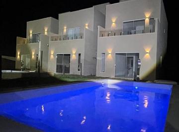 Casa · 80m² · 3 Quartos · 2 Vagas · Casa Padrão em CAMAÇARI