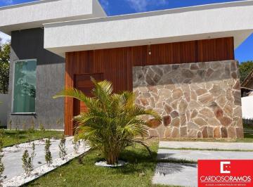 Casa · 140m² · 3 Quartos · Excelente casa terrea, 03 suites (sendo 01 c/ closet), sala com 02 ambientes, varanda, jardim de inv
