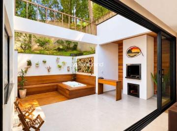 Casa · 261m² · 3 Quartos · 4 Vagas · Casa de Luxo com Integracao Total e Iluminacao Natural/casa com elevador