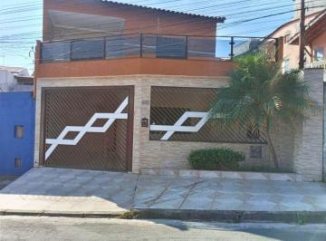 Casa · 210m² · 3 Quartos · 2 Vagas · Sobrado em Sitio Paredão, Ferraz de Vasconcelos/SP de 210m² 3 quartos à venda por R$ 700.000,00