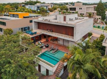 Casa · 650m² · 4 Quartos · 8 Vagas · Casa à venda com porteira fechada no condomínio Alphaville Granja Viana.!!