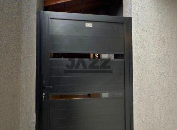 Casa · 81m² · 3 Quartos · 1 Vaga · Sobrado no Caiçara com 3 dormitórios, suíte com closet, quintal privativo e possibilidade de financi