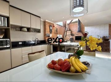 Casa · 220m² · 3 Quartos · 3 Vagas · Sobrado à venda em Curitiba no bairro Cajuru!