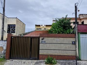 Casa de 5 quartos, Fortaleza · Casa duplex, 4 quartos, 1 suíte, 2 vagas, 200m², próximo Av. Washington Soares, bairro Cambeba.