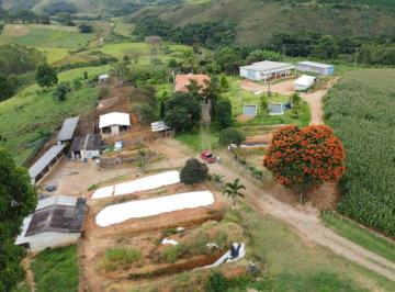 Rural de 4 quartos, Oliveira · Linda e organizada Fazenda, com 35 hectares em Oliveira/Mg.