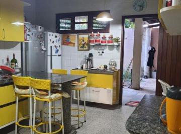 Casa de 3 quartos, Barueri · Sobrado em Barueri com ótima localização