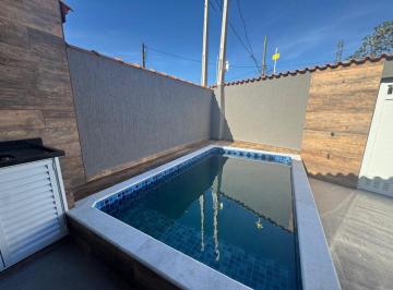 Casa de 2 quartos, Itanhaém · Casa com 2 quartos e piscina em Itanhaém.