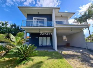 Casa · 208m² · 3 Quartos · EXCELENTE OPÇÃO DE SOBRADO PROXIMO A PRAIA COM PISCINA, 03 QUARTOS (01 SUÍTE), NA PRAIA DE ITAPOÁ/SC