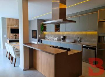 Casa · 4 Quartos · 3 Vagas · SOBRADO COM EXCELENTE PADRÃO DE ACABAMENTO, LOCALIZADO NO CENTRO DE ITAPOÁ/SC