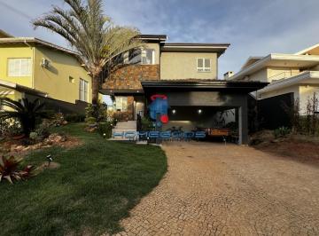 Casa · 360m² · 5 Quartos · 6 Vagas · Casa à venda com 4 dormitórios, 2 suítes, área gourmet, e área de piscina muito ampla em Campinas.