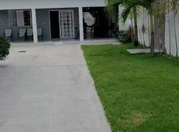 Casa · 160m² · 4 Quartos · 6 Vagas · Excelente casa à venda no bairro Campo de Aviação, em Paracuru. Com uma área total de 420 m² e 160 m