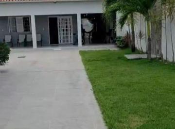 Casa · 160m² · 4 Quartos · 6 Vagas · Excelente casa à venda no bairro Campo de Aviação, em Paracuru. Com uma área total de 420 m² e 160 m