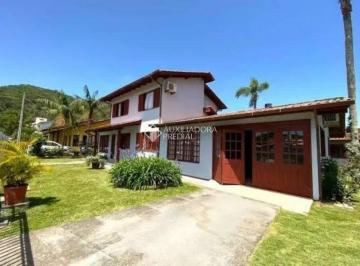 Casa · 140m² · 3 Quartos · 4 Vagas · Casa Exclusiva no Ribeirão da Ilha com 630 m² de Terreno e Suíte