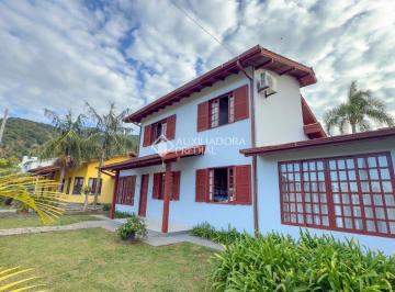 Casa · 140m² · 3 Quartos · 4 Vagas · Casa Exclusiva no Ribeirão da Ilha com 630 m² de Terreno e Suíte