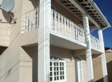 Apartamento · 250m² · 3 Quartos · 2 Vagas · Sobrado tres dormitórios, com edícula- Bairro Itapema