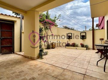 Casa · 185m² · 3 Quartos · 2 Vagas · Casa à Venda 175m², 3 quartos, churrasqueira carvão e 2 vagas- Alto da Boa Vista