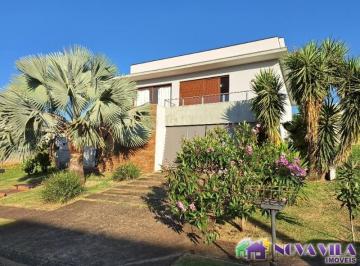 Foto 01 · Casa de Luxo em Condomínio: 3 Quartos, 1 Suíte, 3 Salas, 4 Banheiros, 5 Vagas na Cidade de Jaguariún