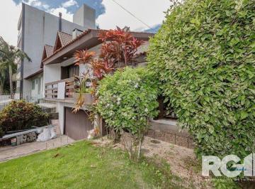 Casa · 240m² · 4 Quartos · 3 Vagas · Casa com 4 dormitórios suite, e amplo patio - Jardim Planalto em frente a praça