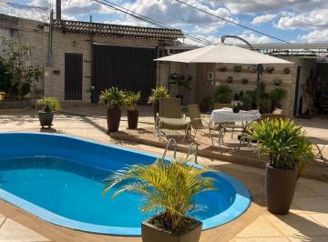 Casa · 3 Quartos · 4 Vagas · 
                                Casa com piscina a venda em Juiz de Fora bairro Aeroporto |233 m² c