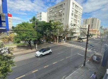 Apartamento · 64m² · 2 Quartos · Apartamento de 2 dormitórios de frente na Av. Independência.